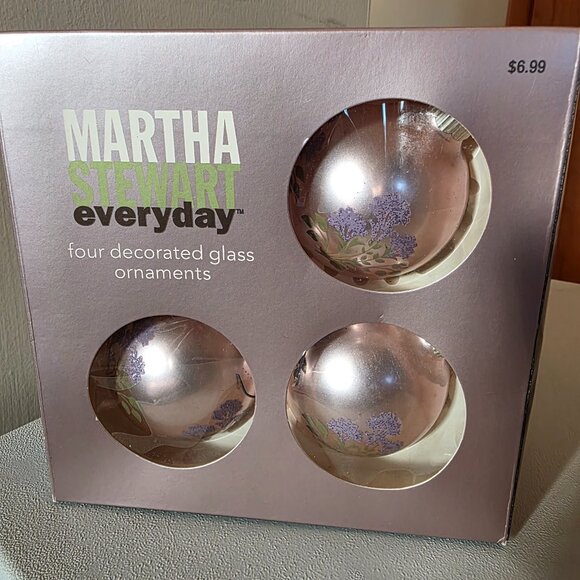 2002 MARTHA STEWART EVERYDAY 4 DECORATED GLASS ORNAMENTS WINTER BLOSSOMS - Picture 1 of 1